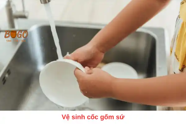 vệ sinh cốc gốm