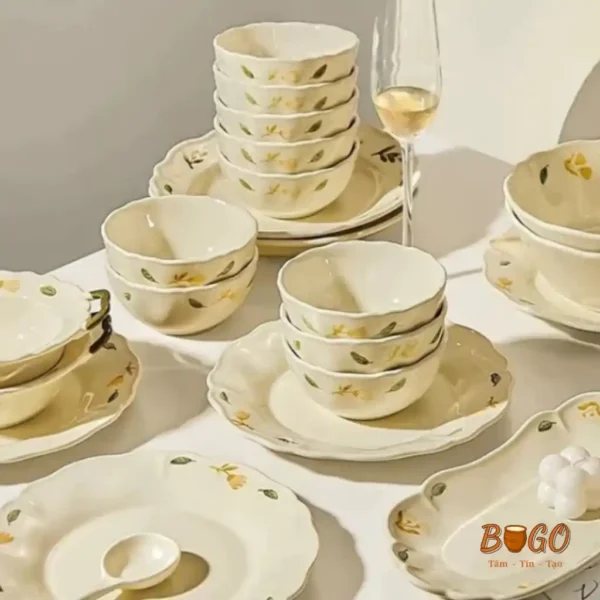 bát con ăn cơm
